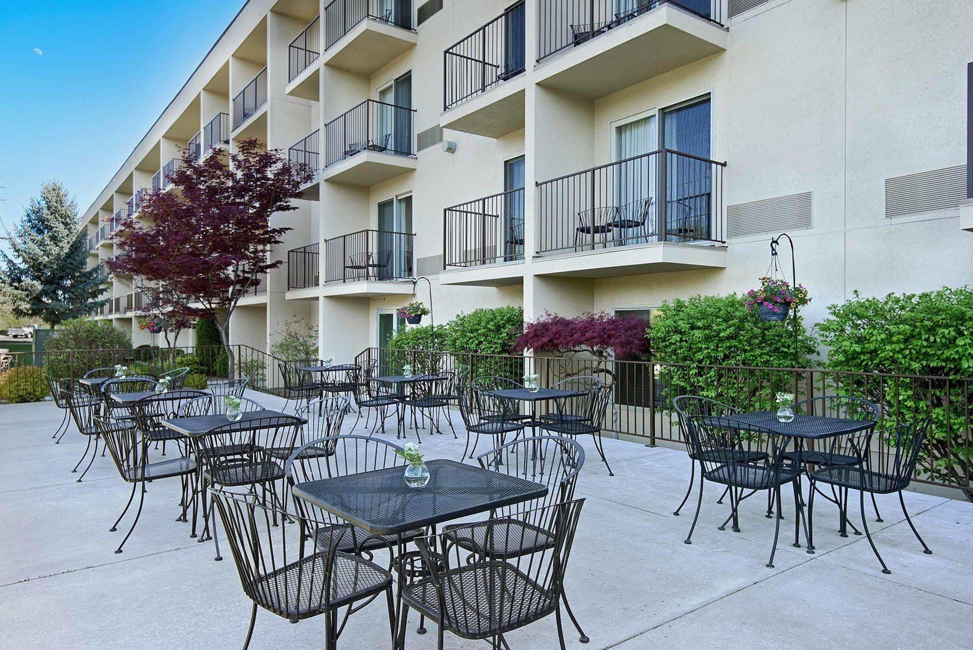 Oxford Suites Yakima Exterior photo